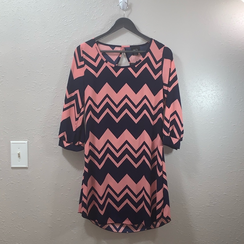 3/4 sleeve pink and navy chevron dress NWT sz M